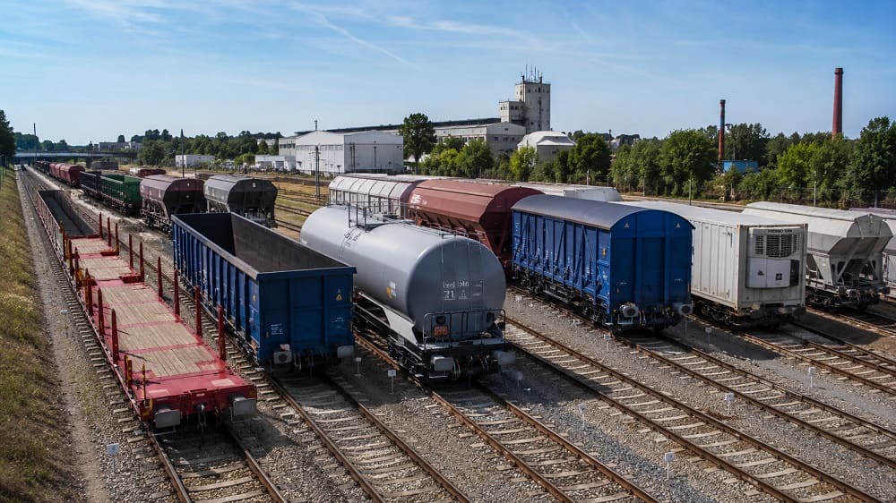 Różne rodzaje wagonów towarowych